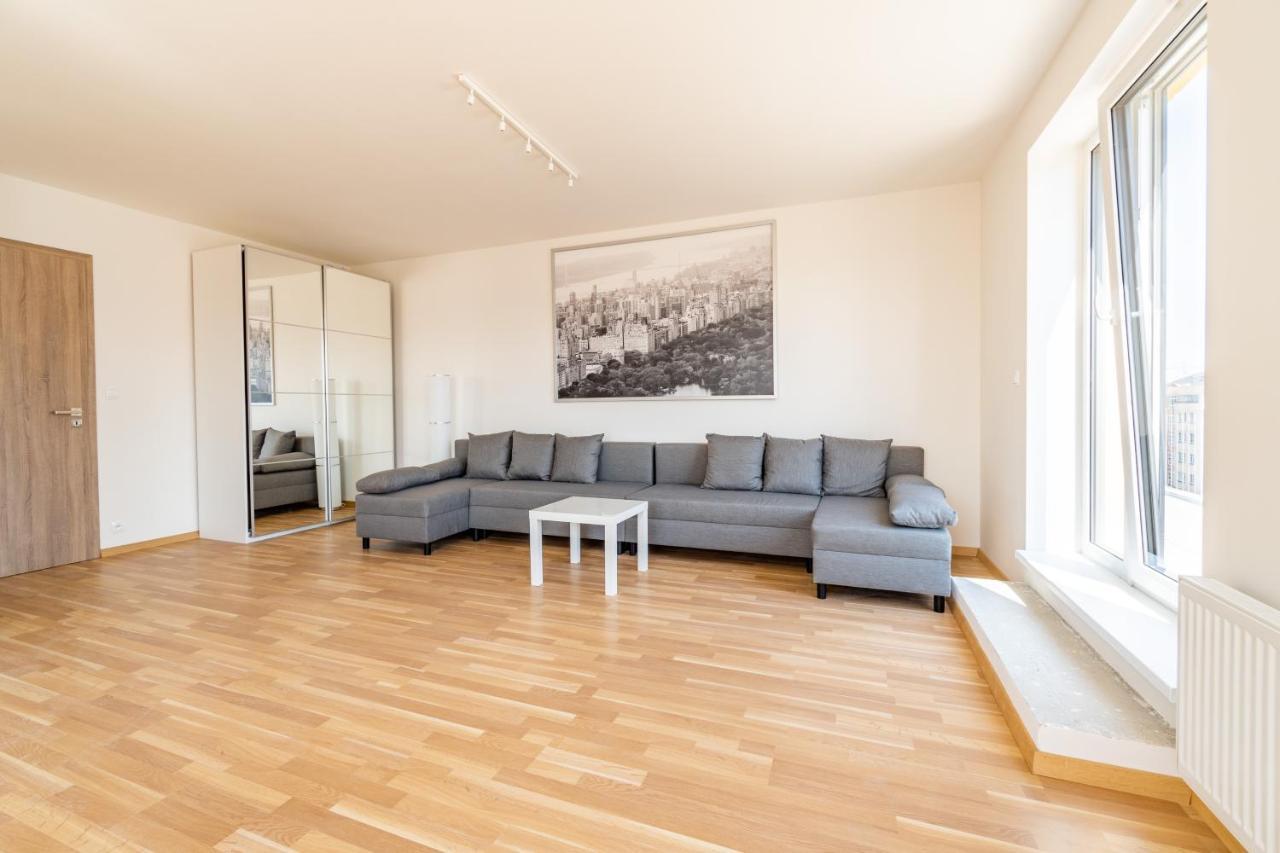 Penthouse # 81 With Panoramic City View In Elite Rezidence With Free Parking براغ المظهر الخارجي الصورة